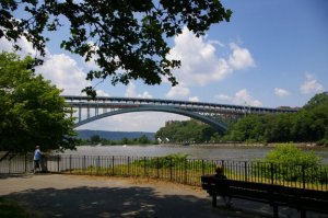henry_hudson_bridge_from_inwood_park